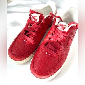 ❤️ NWOT Kids Nike Air Force 1 Red Size 5 Youth (new w/ box)